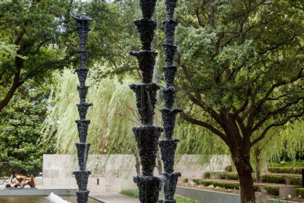 Lynda Benglis