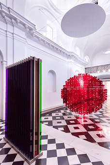 Obras de Cruz-Diez y Julio Le Parc en la Capilla de Afuera. Foto: Pepe Morón